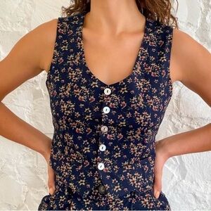 Floral Navy Button-Front Crop Vest Top
